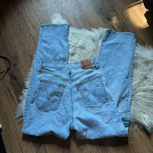 LEVI’S Ribcage Straight Jeans In Light Wash - Picture 7 of 7